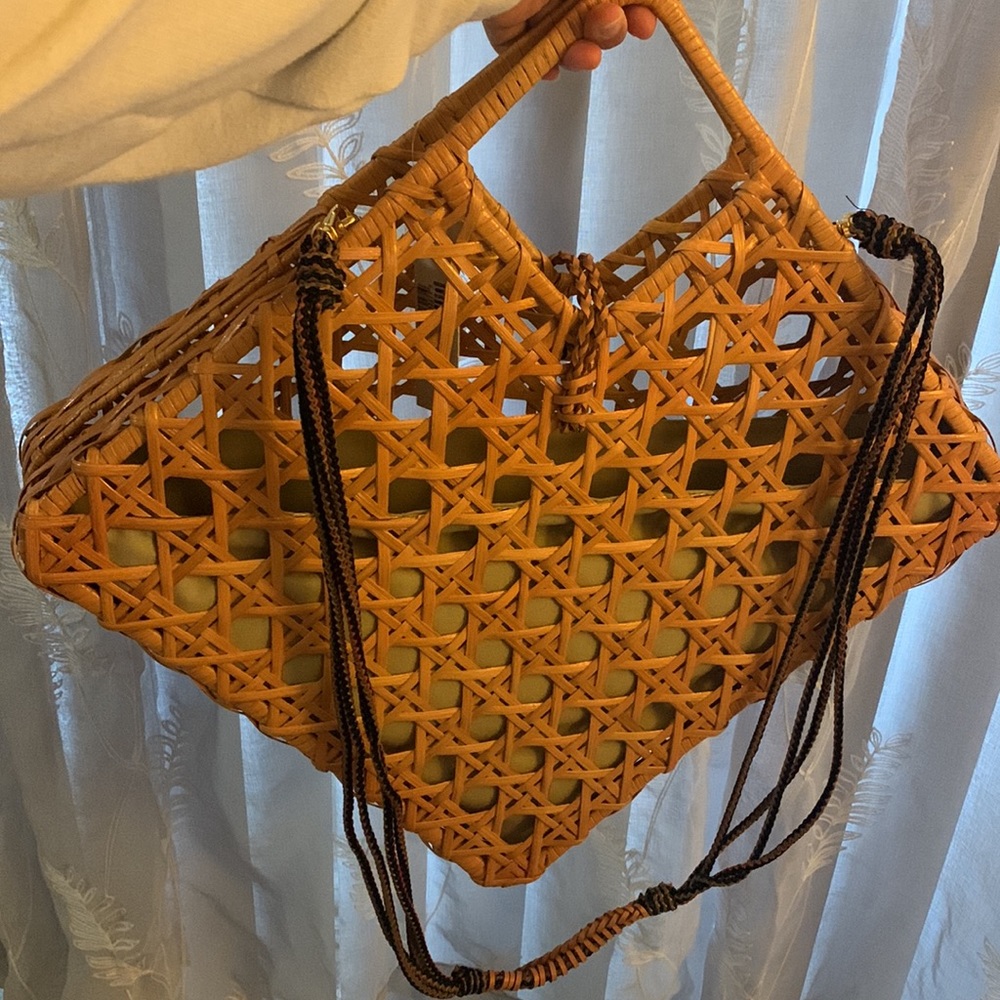NWOT ARANÁZ Tan Woven Rattan Crossbody Bag - Picture 10 of 10